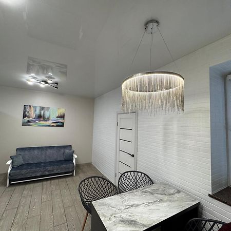 Vip Apartment У Центрі Міста, Новобуджк Театральний,Дуже Простора รีฟเน ภายนอก รูปภาพ