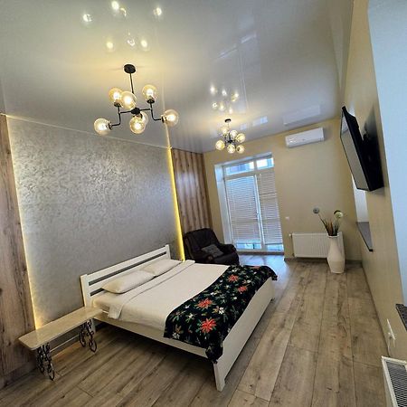 Vip Apartment У Центрі Міста, Новобуджк Театральний,Дуже Простора รีฟเน ภายนอก รูปภาพ