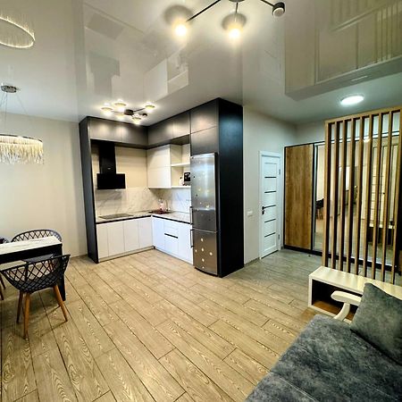 Vip Apartment У Центрі Міста, Новобуджк Театральний,Дуже Простора รีฟเน ภายนอก รูปภาพ