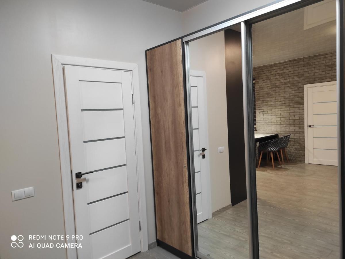 Vip Apartment У Центрі Міста, Новобуджк Театральний,Дуже Простора รีฟเน ภายนอก รูปภาพ