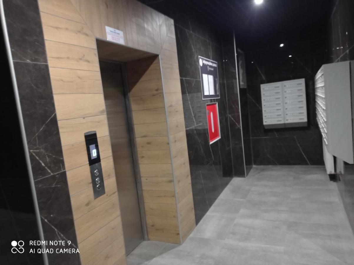 Vip Apartment У Центрі Міста, Новобуджк Театральний,Дуже Простора รีฟเน ภายนอก รูปภาพ