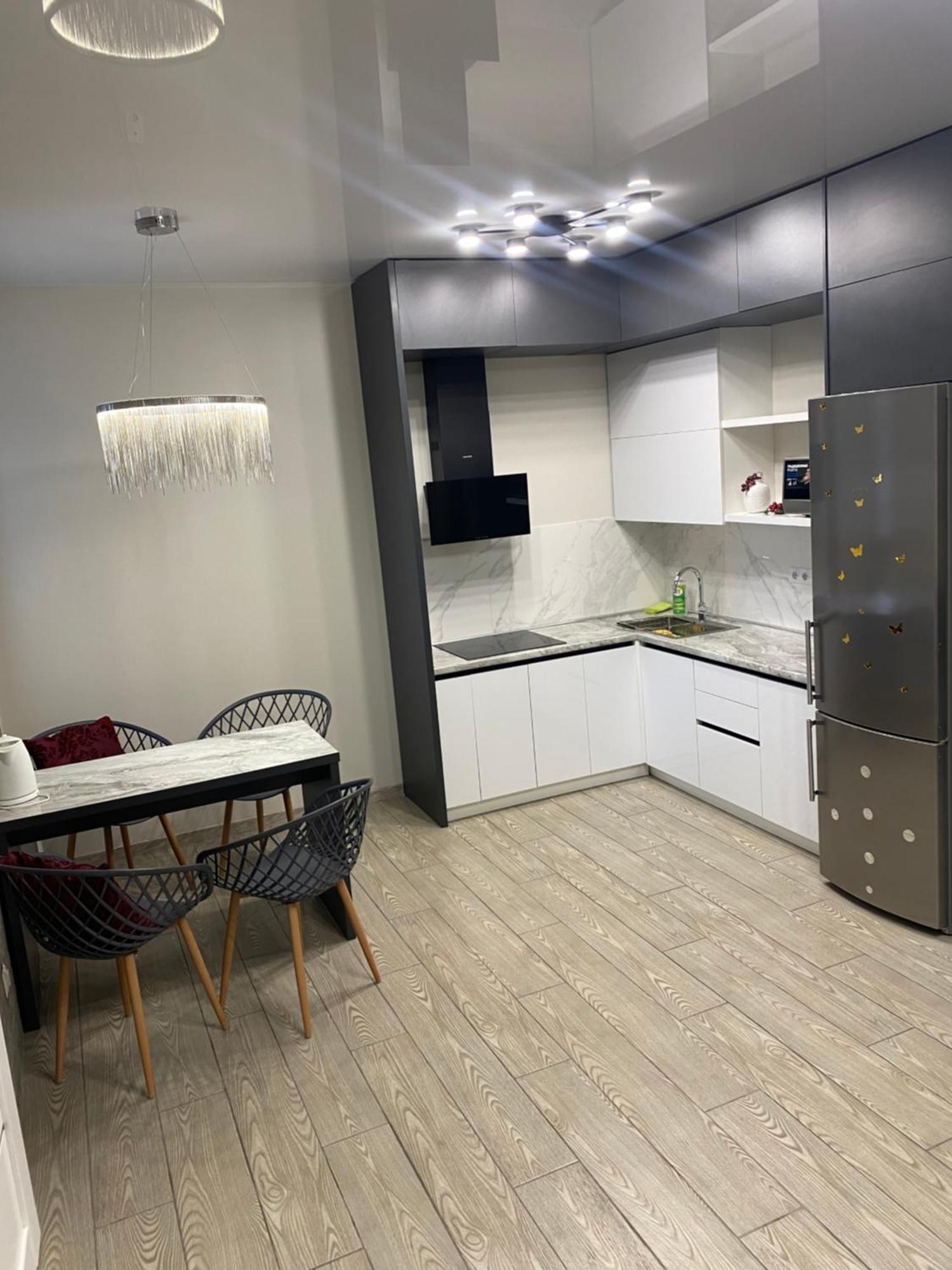 Vip Apartment У Центрі Міста, Новобуджк Театральний,Дуже Простора รีฟเน ภายนอก รูปภาพ