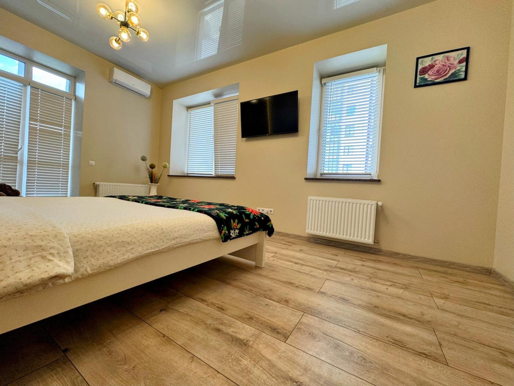 Vip Apartment У Центрі Міста, Новобуджк Театральний,Дуже Простора รีฟเน ภายนอก รูปภาพ