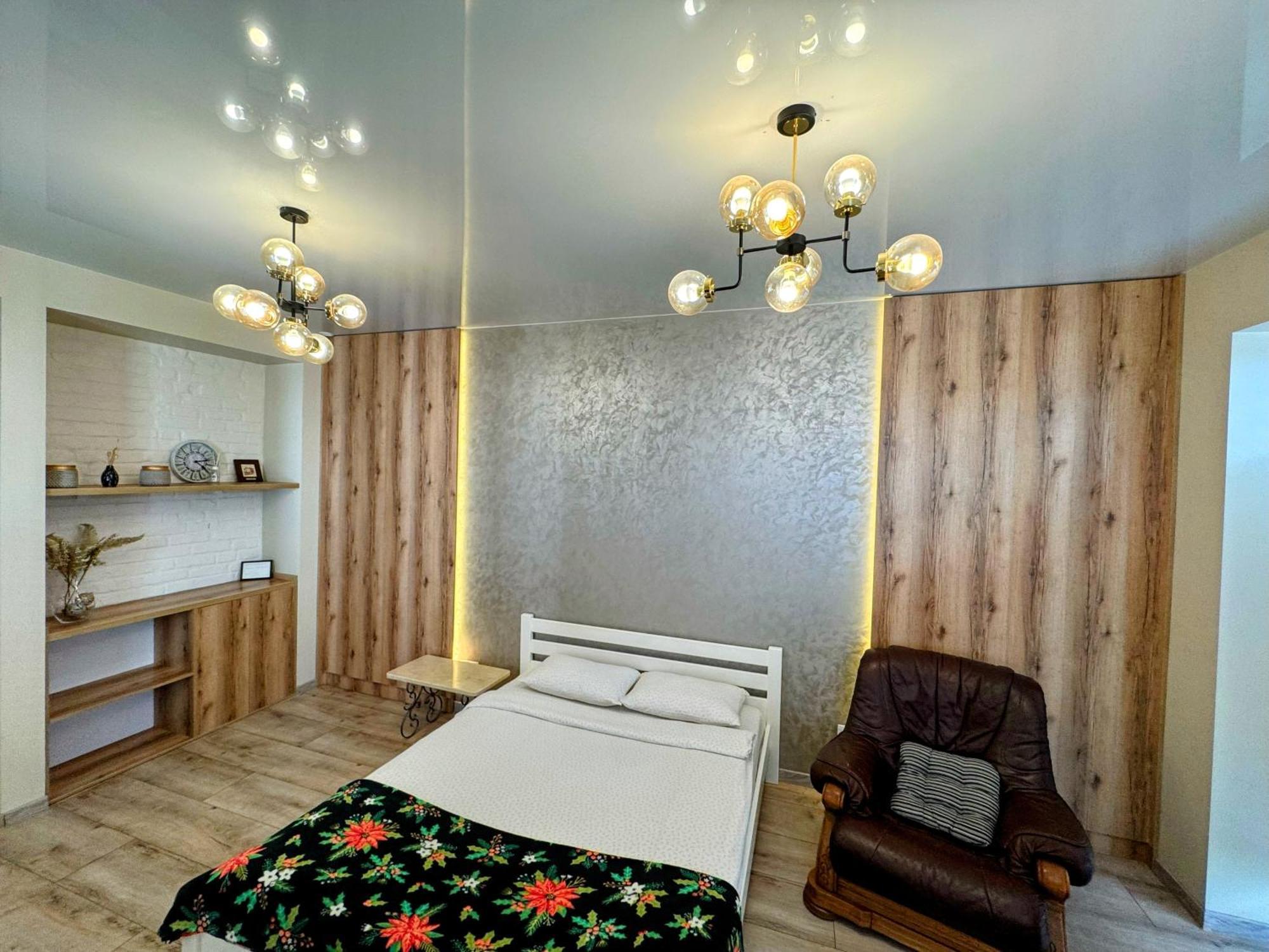 Vip Apartment У Центрі Міста, Новобуджк Театральний,Дуже Простора รีฟเน ภายนอก รูปภาพ
