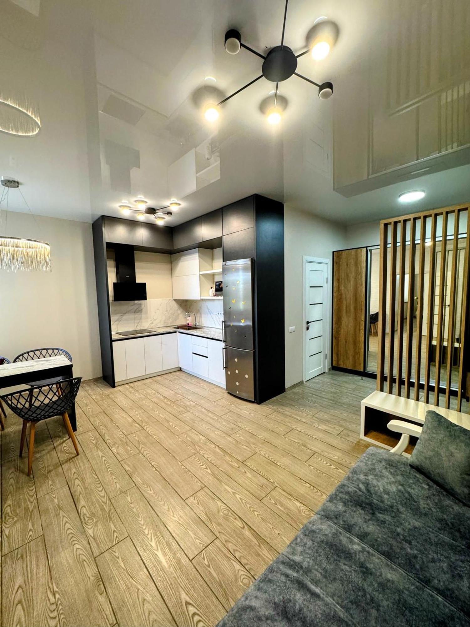 Vip Apartment У Центрі Міста, Новобуджк Театральний,Дуже Простора รีฟเน ภายนอก รูปภาพ