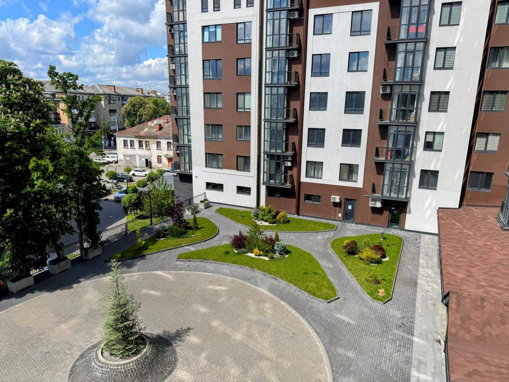 Vip Apartment У Центрі Міста, Новобуджк Театральний,Дуже Простора รีฟเน ภายนอก รูปภาพ